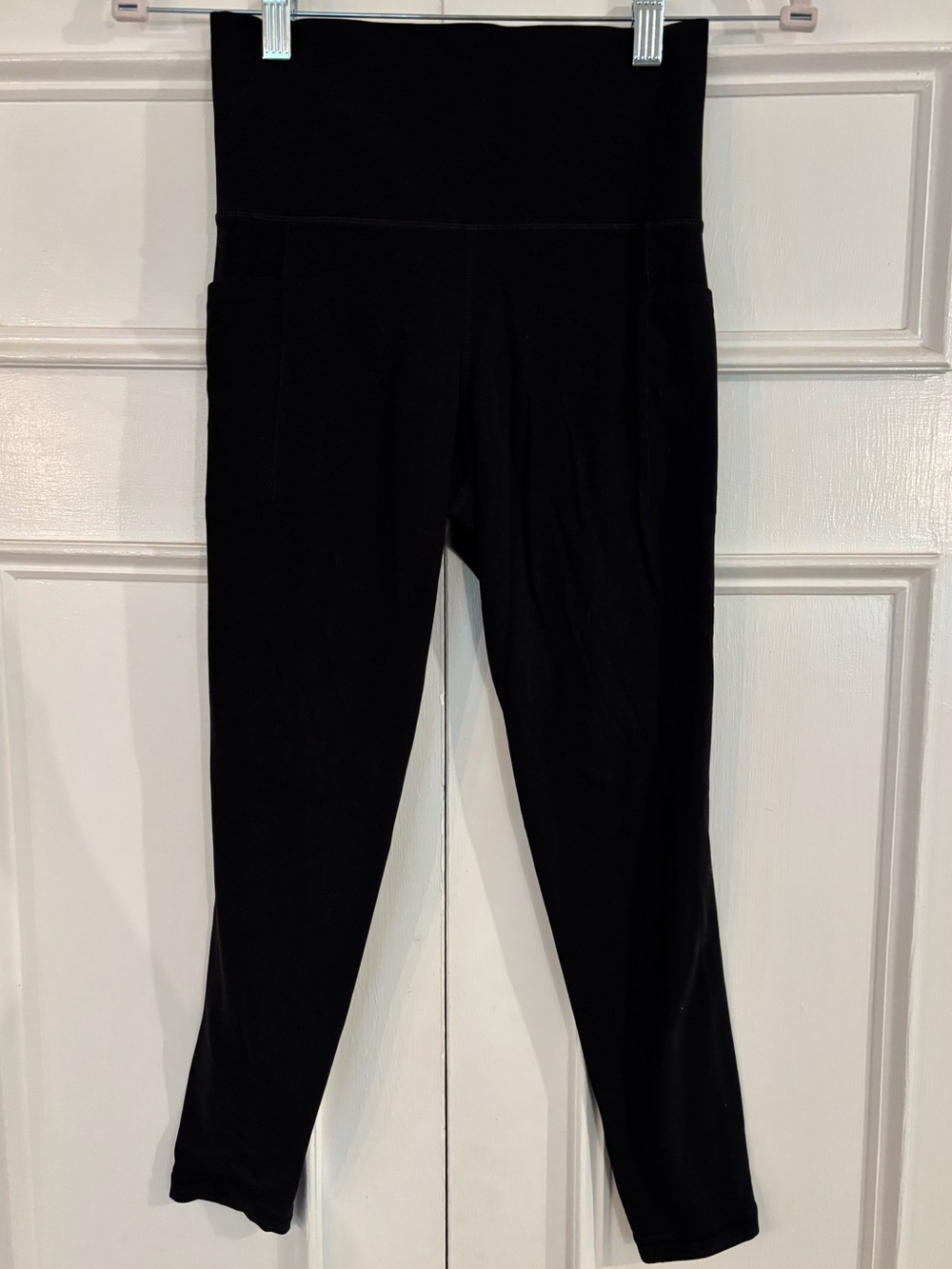 Athleta Black Salutation Stash Pocket 7/8 Legging size XS